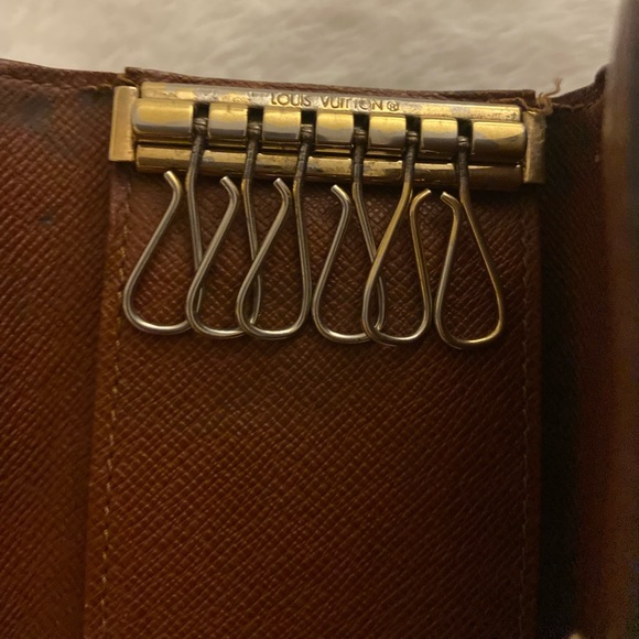 Louis Vuitton Monogram Multicle 6 Key Case - Picture 6 of 9